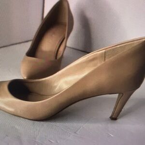 Nina nude pumps